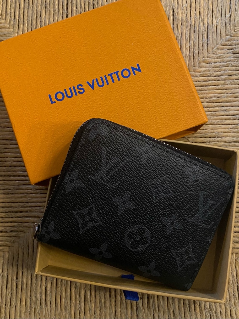 Louis Vuitton Black Monogram Zip Around Card Wallet - Picture 5 of 7